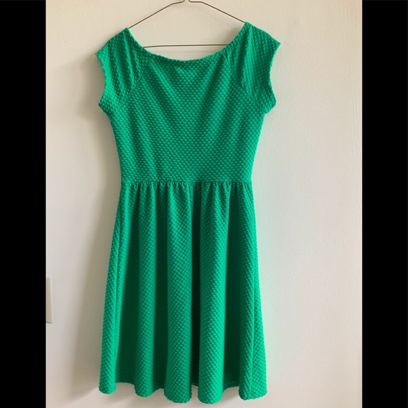 Green Woman’s Dress - Picture 2 of 3